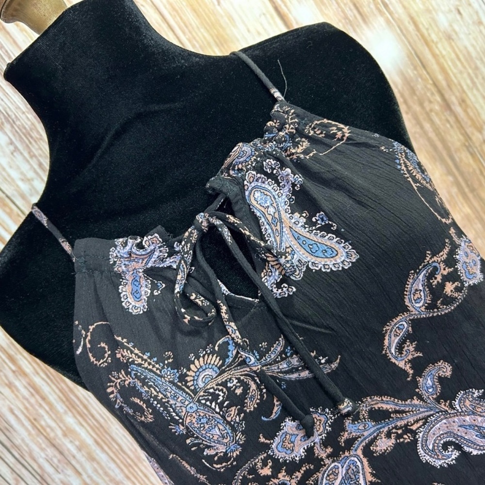 NWOT Buckle DayTrip paisley tunic with open sides that tie